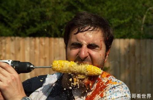 网红吃瓜电钻,惊险瞬间引网友热议  第1张