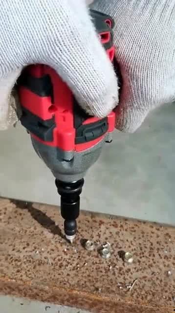 网红吃瓜电钻,惊险瞬间引网友热议  第2张